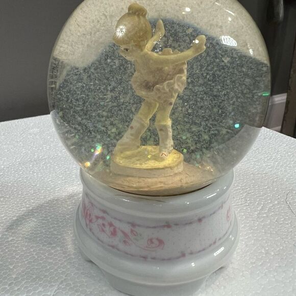 Vintage Enesco ballerina snowglobe - Picture 2 of 8